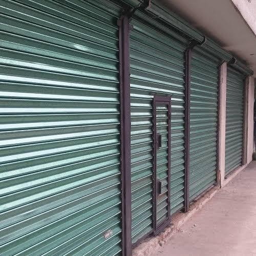 Cortina metálica tradicional para local comercial en CDMX